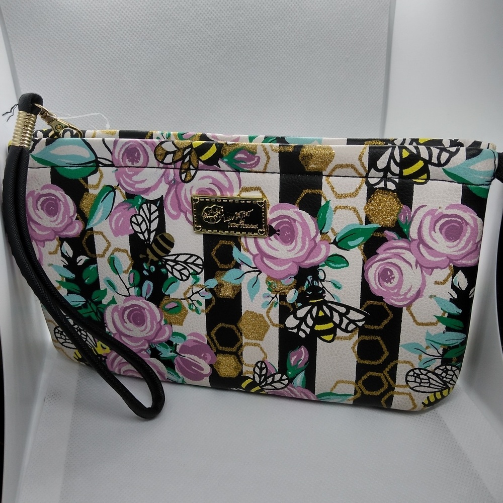 NWOT Betsey Johnson wristlet